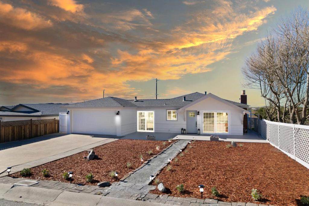 8504 Laguna Place - Photo 1