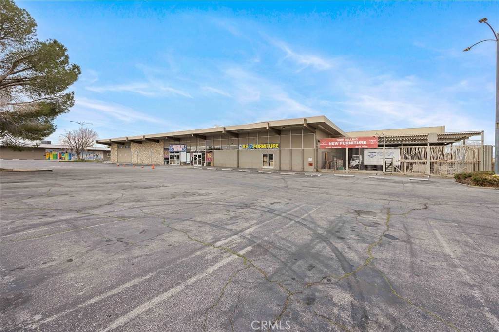 44247 10th Street - Photo 1