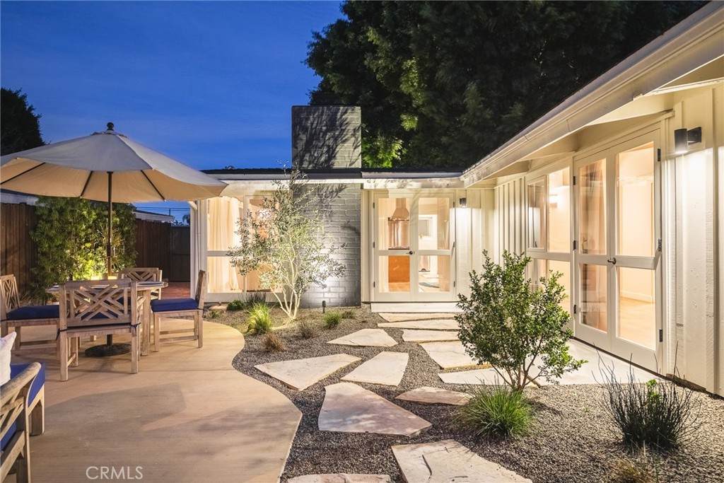 3343 Roxanne Avenue - Photo 1