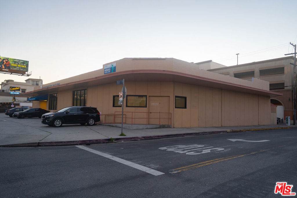 https://bt-photos.global.ssl.fastly.net/socal/orig_boomver_1_371302211-2.jpg