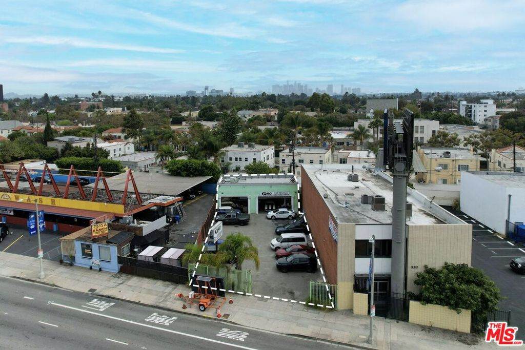 920 La Brea Avenue - Photo 1