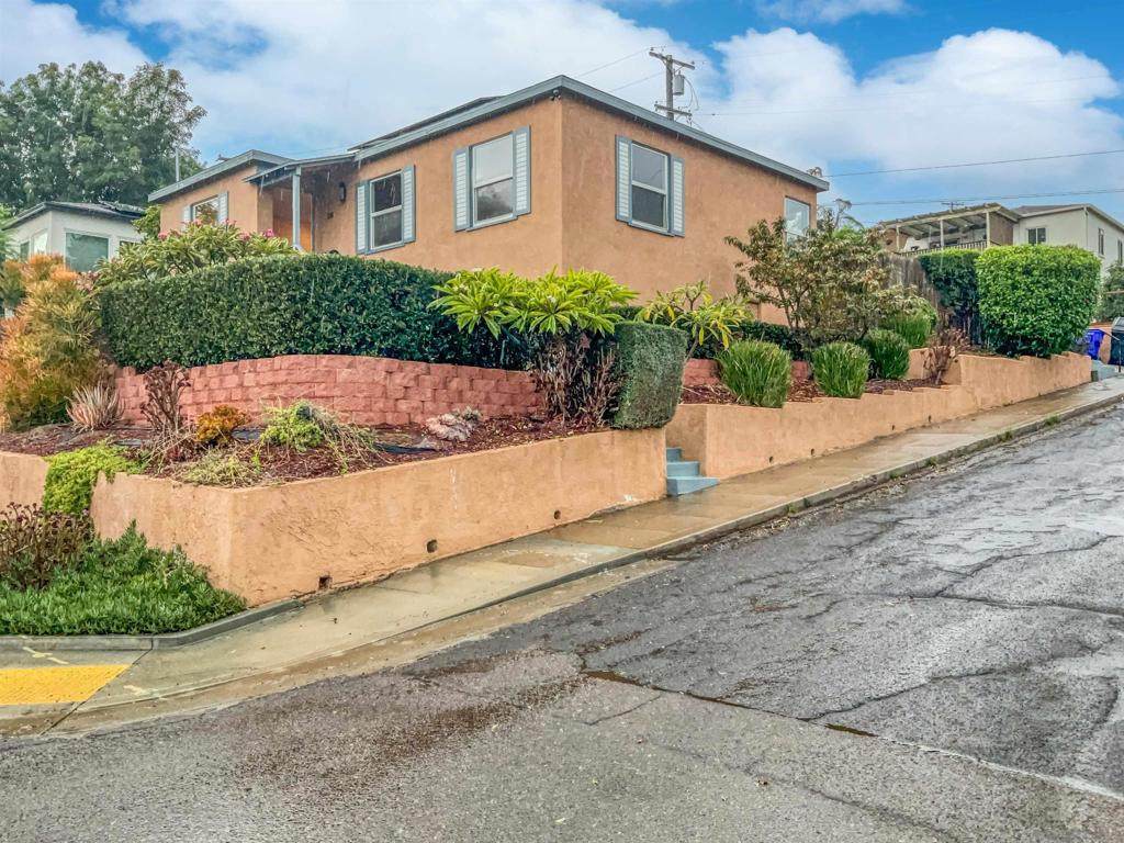 5892 Adelaide Ave - Photo 1