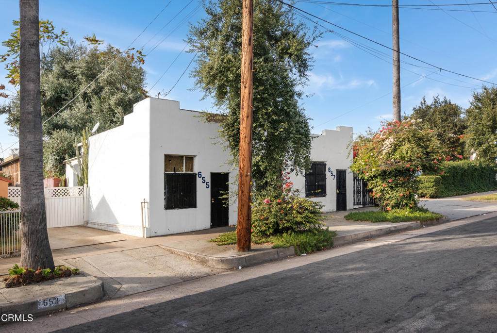 657 655 Mentor Avenue - Photo 1