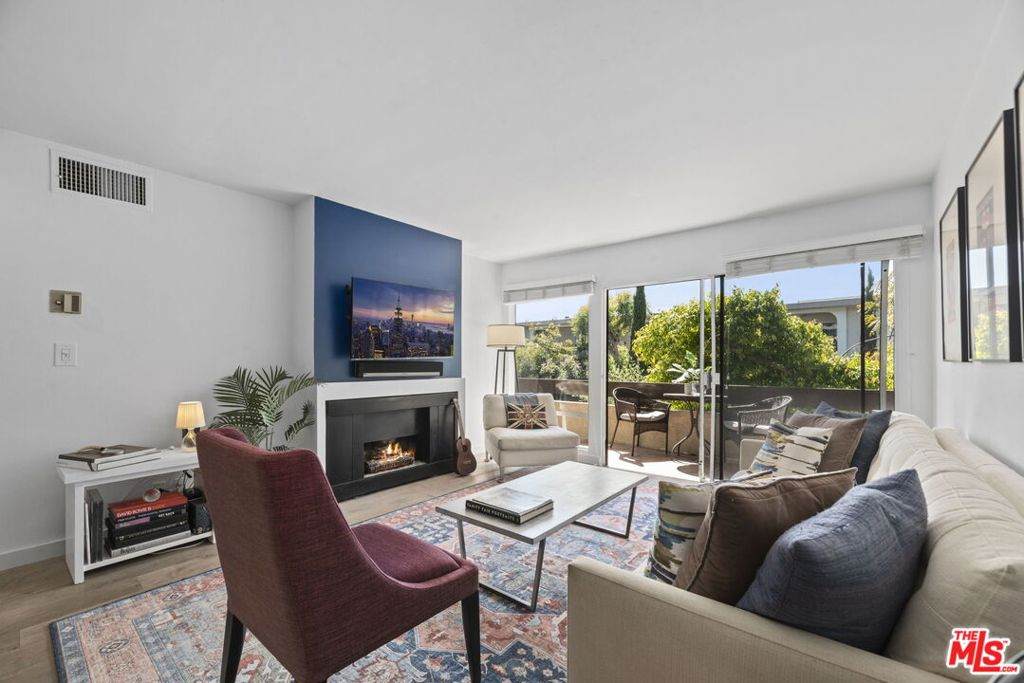 950 Kings Road - Photo 1