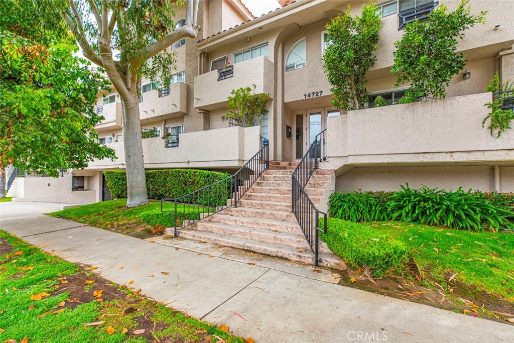 14727 Magnolia Boulevard - Photo 1