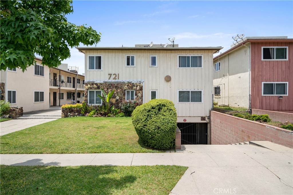 721 Larch Street - Photo 1