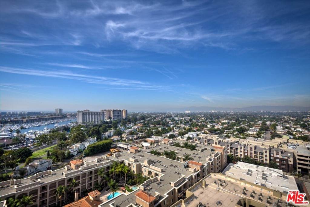 13650 Marina Pointe Drive - Photo 1