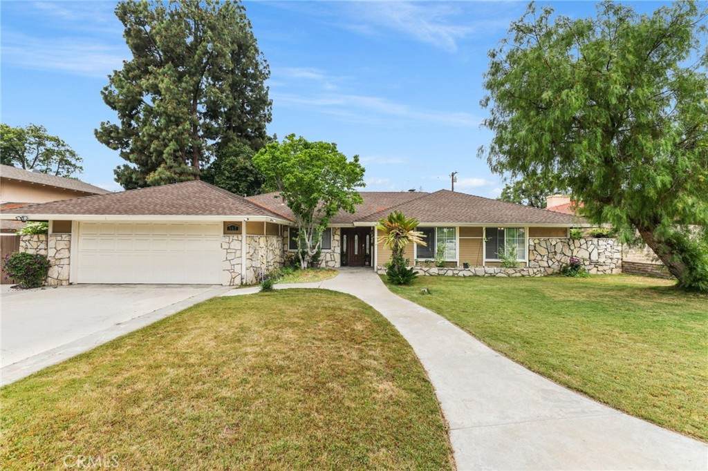 567 Armsley - Photo 1