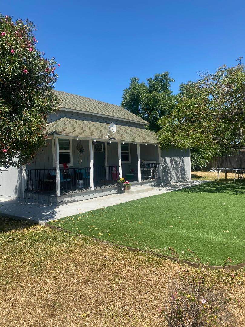 980 Middle Avenue - Photo 1