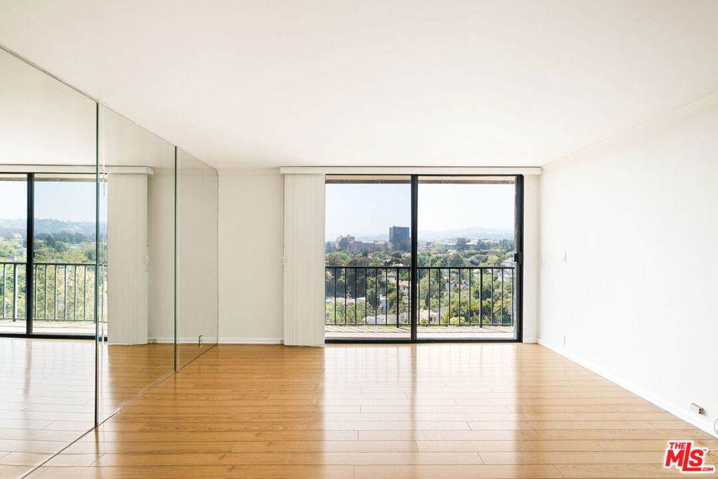 10535 Wilshire Boulevard - Photo 1