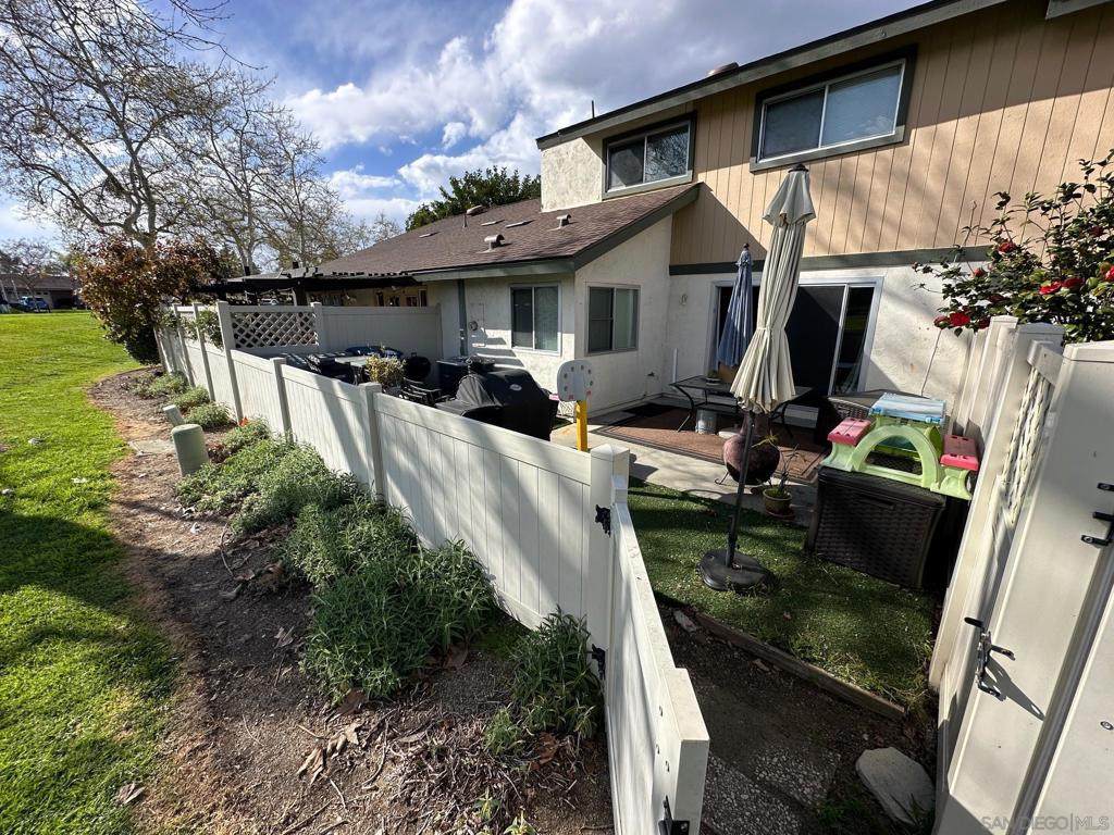 526 Smoketree Gln - Photo 1