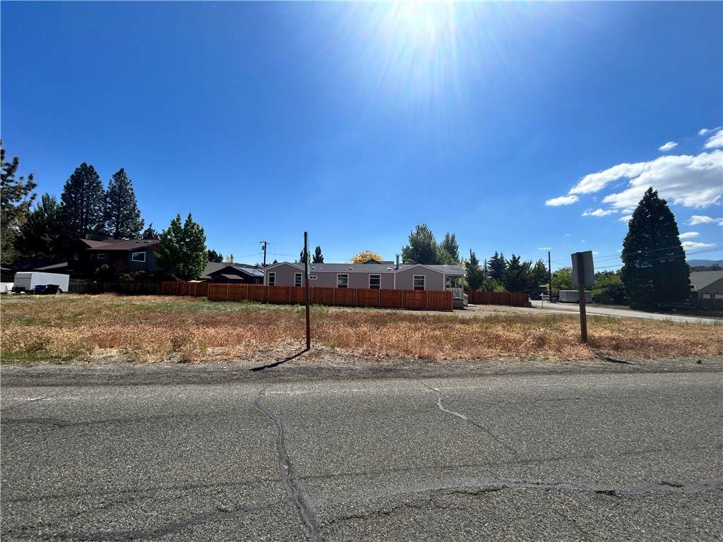900 Greenway Drive - Photo 1