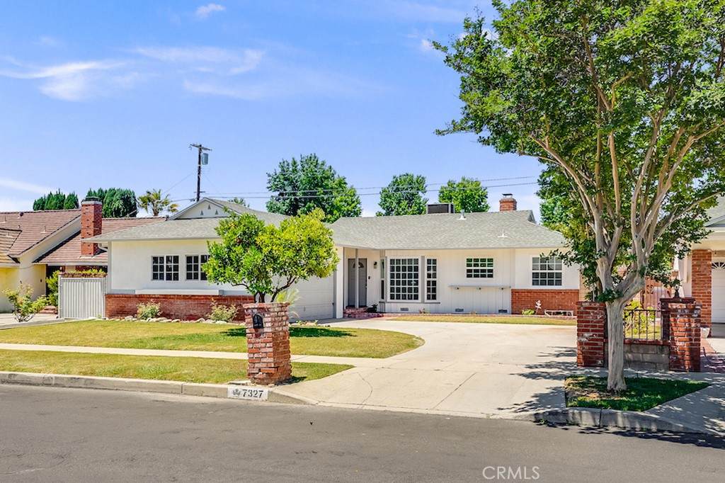 7327 Leescott Avenue - Photo 1