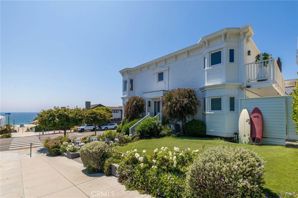 400 Manhattan Avenue - Photo 1