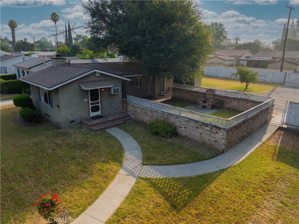 1484 White Avenue - Photo 1