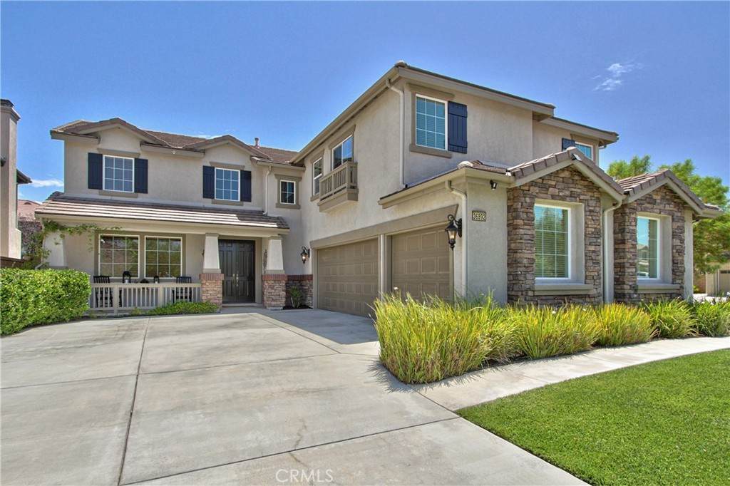 36892 Maxmillian Avenue - Photo 1