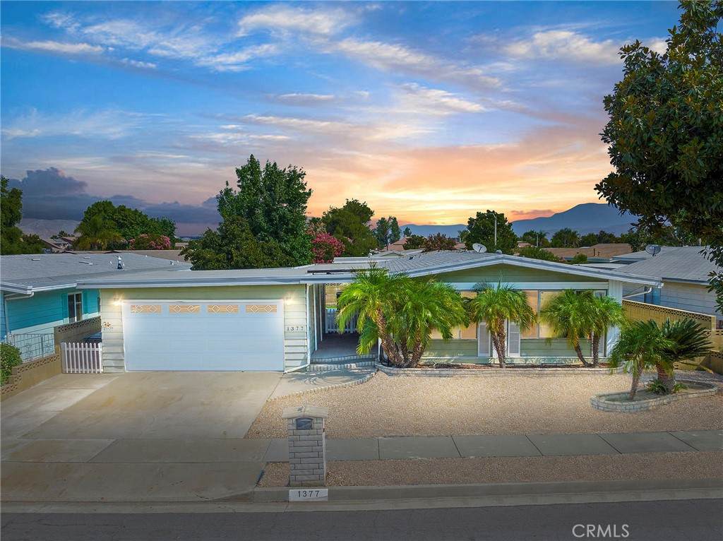 1377 Jasmine Way - Photo 1