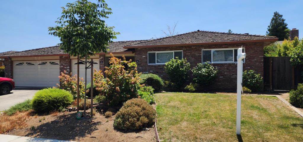528530 Romberg Drive - Photo 1