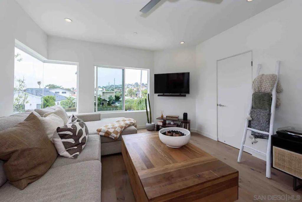 3148 Emerson - Photo 1