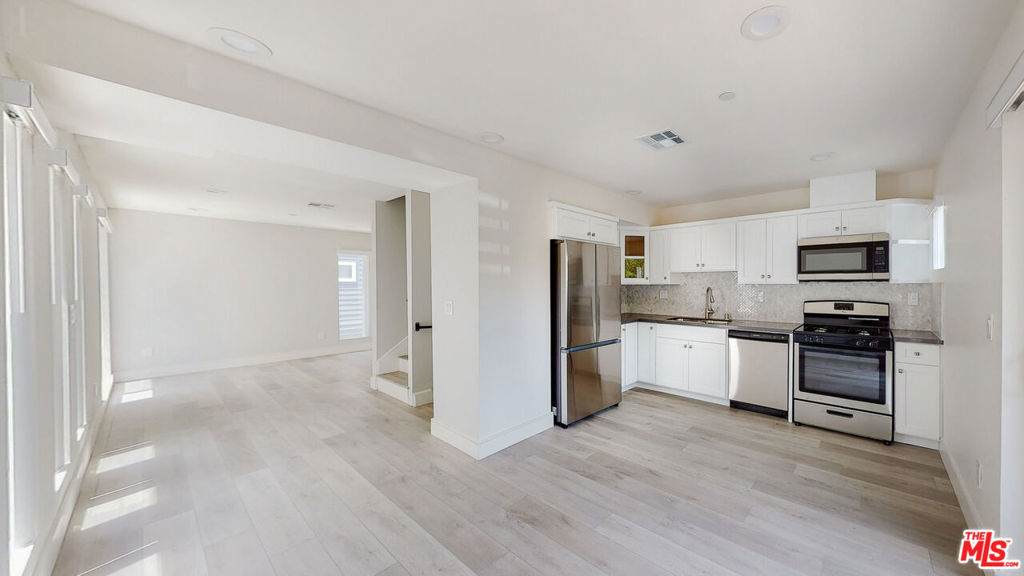 953 Mariposa Avenue - Photo 1