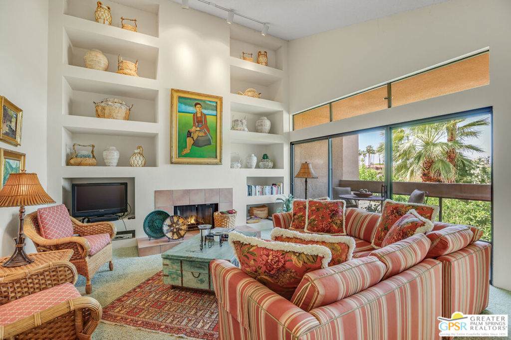 990 Village Square - Photo 1