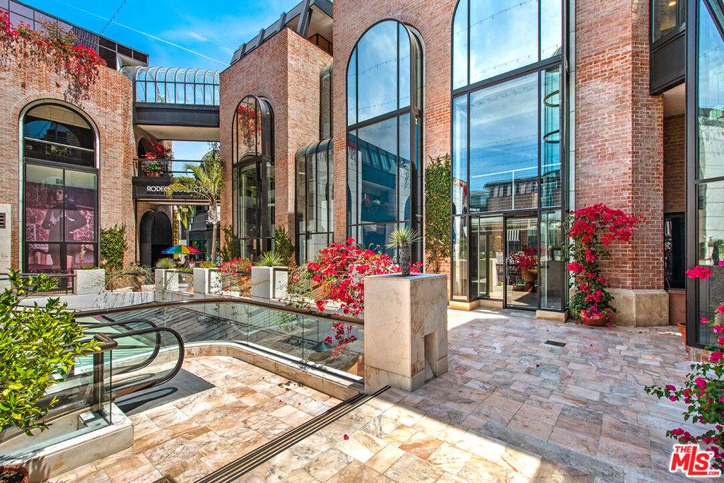 421 Rodeo Drive - Photo 1