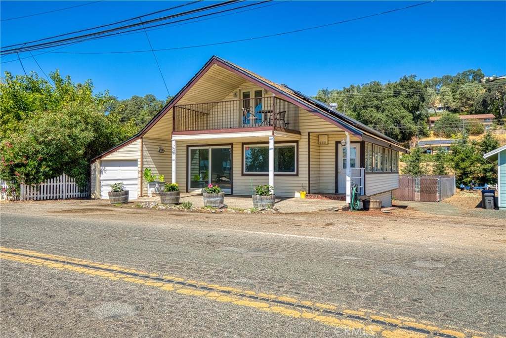 3216 Lakeshore Boulevard - Photo 1
