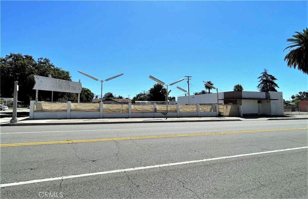 1443 E Street - Photo 1