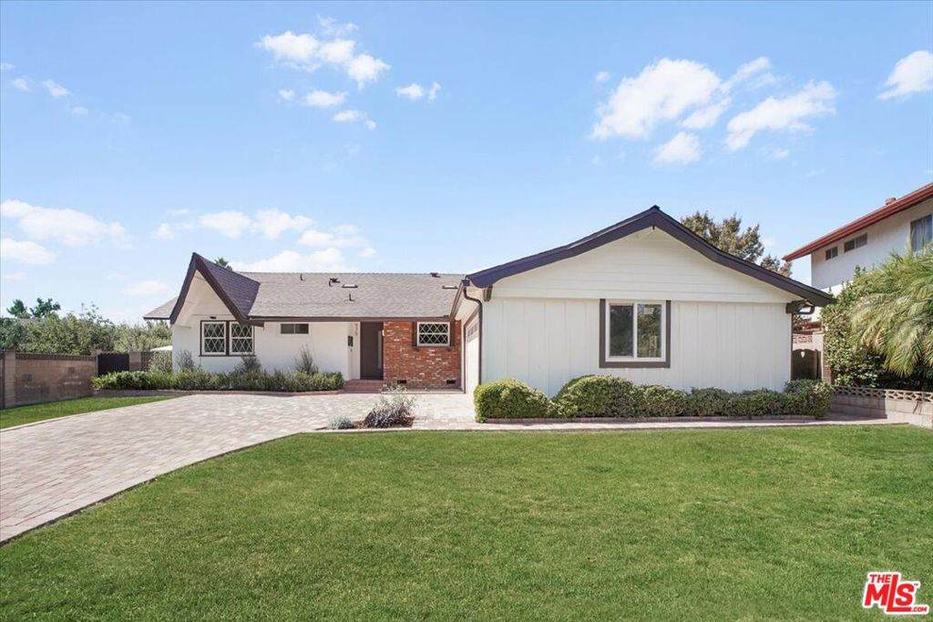 975 Pons Court - Photo 1