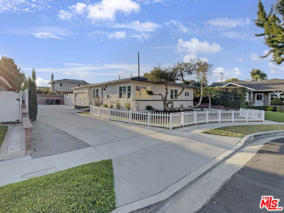 16601 Reeves Avenue - Photo 1