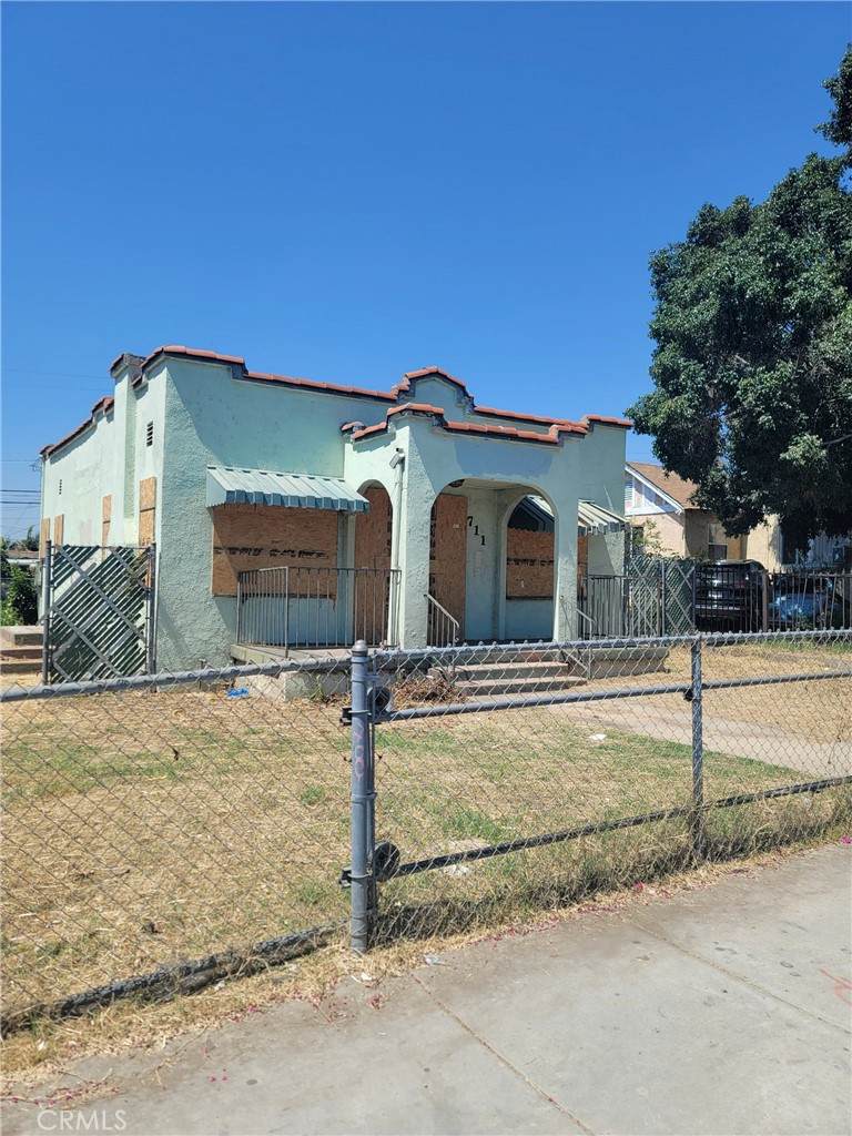 711 Bradshawe Avenue - Photo 1