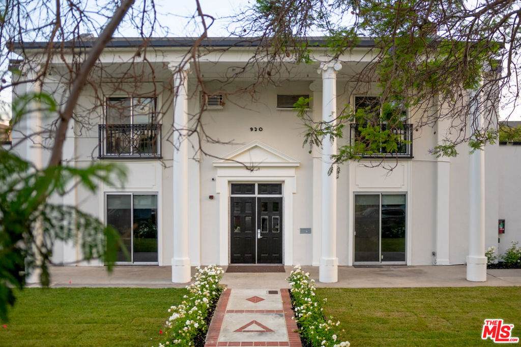 920 28th Street - Photo 1