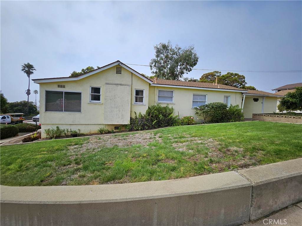 477 Hinds Avenue - Photo 1