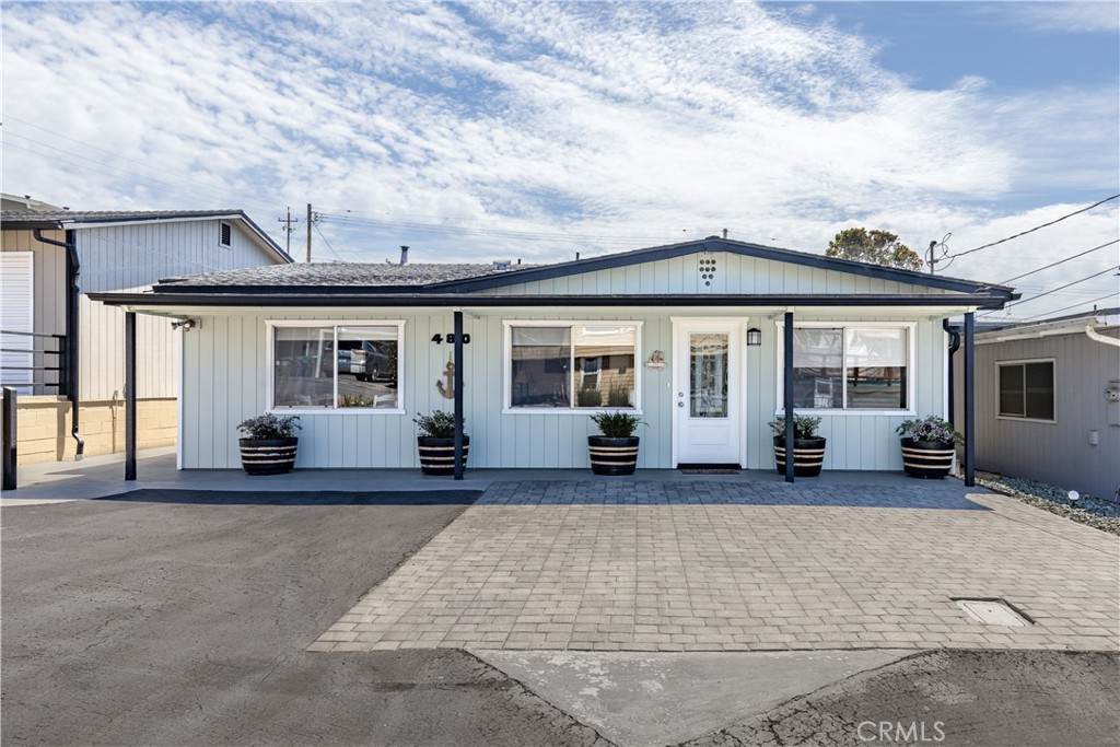 480 Mindoro Street - Photo 1