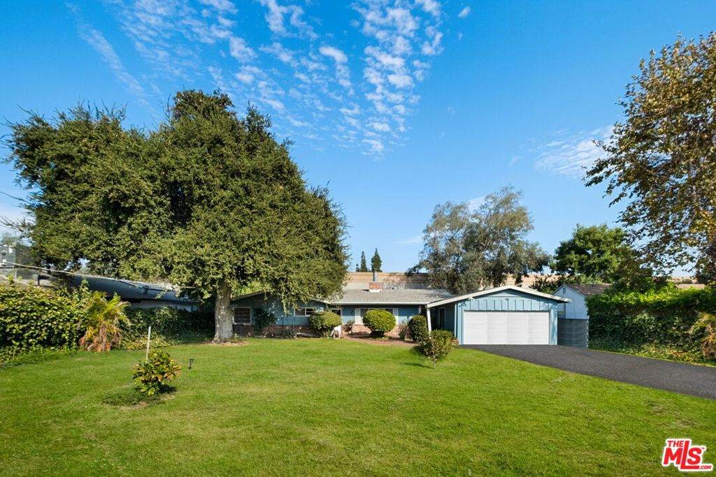 8960 Aqueduct Avenue - Photo 1