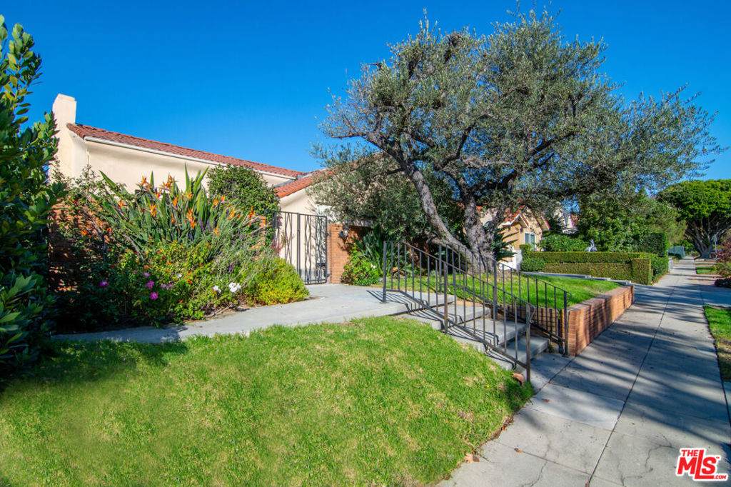 423 Citrus Avenue - Photo 1