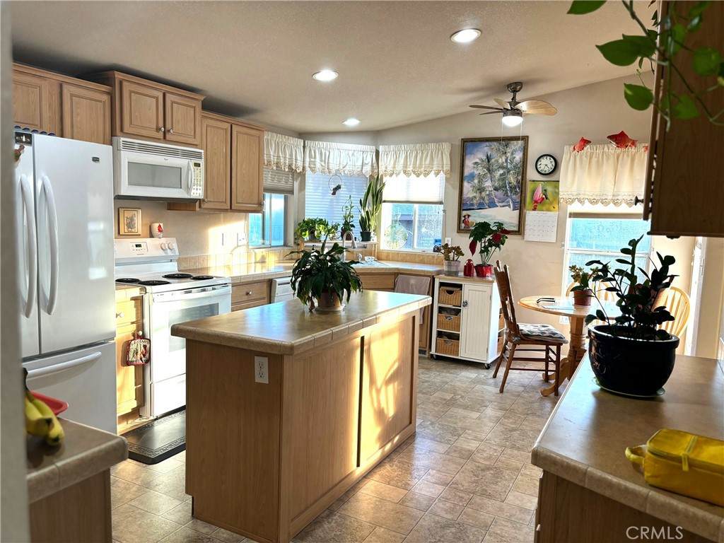 718 Sycamore Avenue - Photo 1