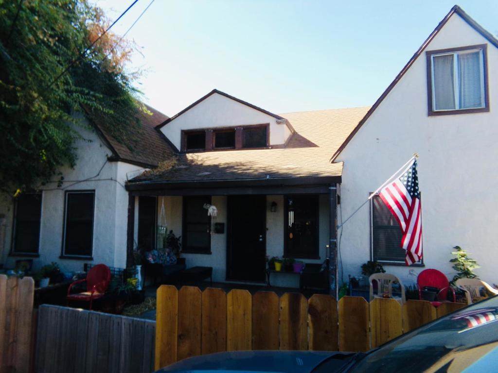 746 Wright Avenue - Photo 1