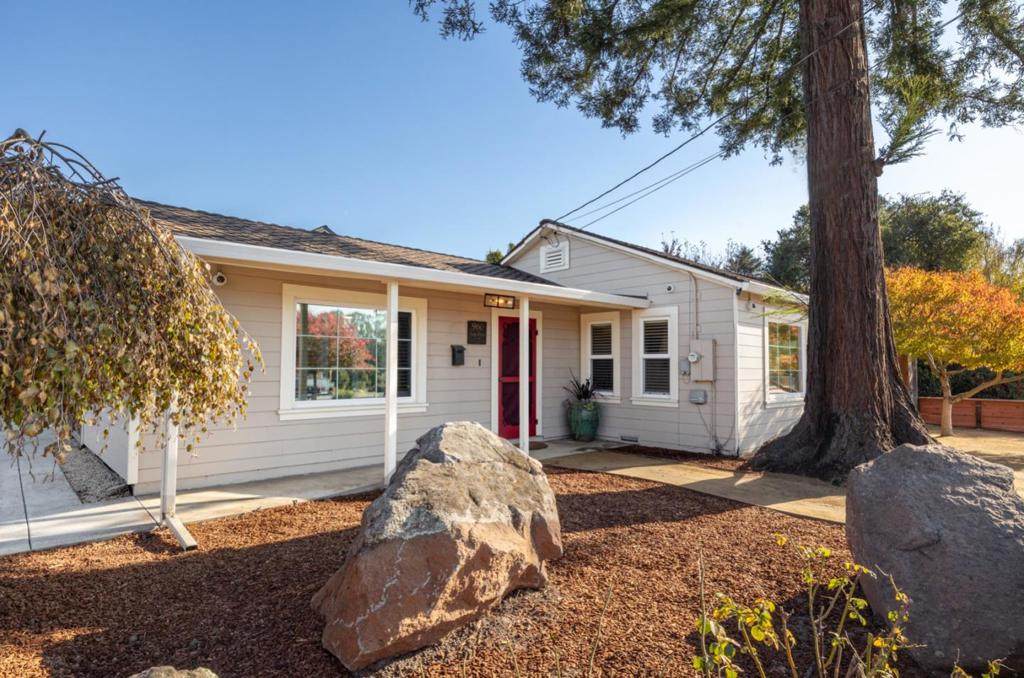 960 7th Avenue - Photo 1
