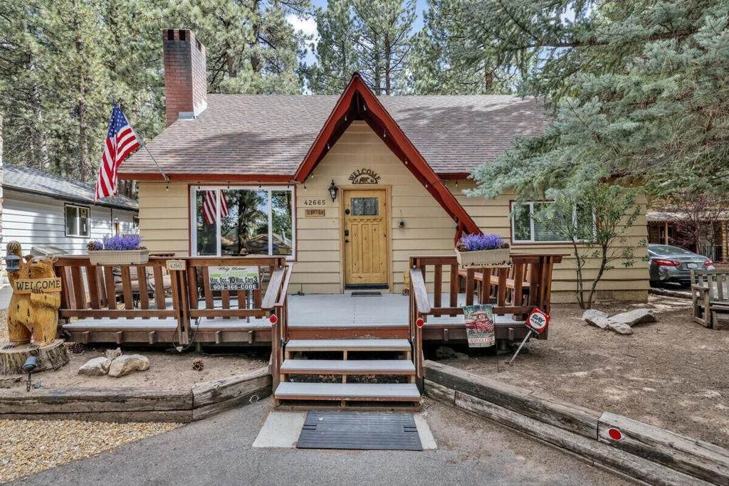 42665 Peregrine Avenue - Photo 1
