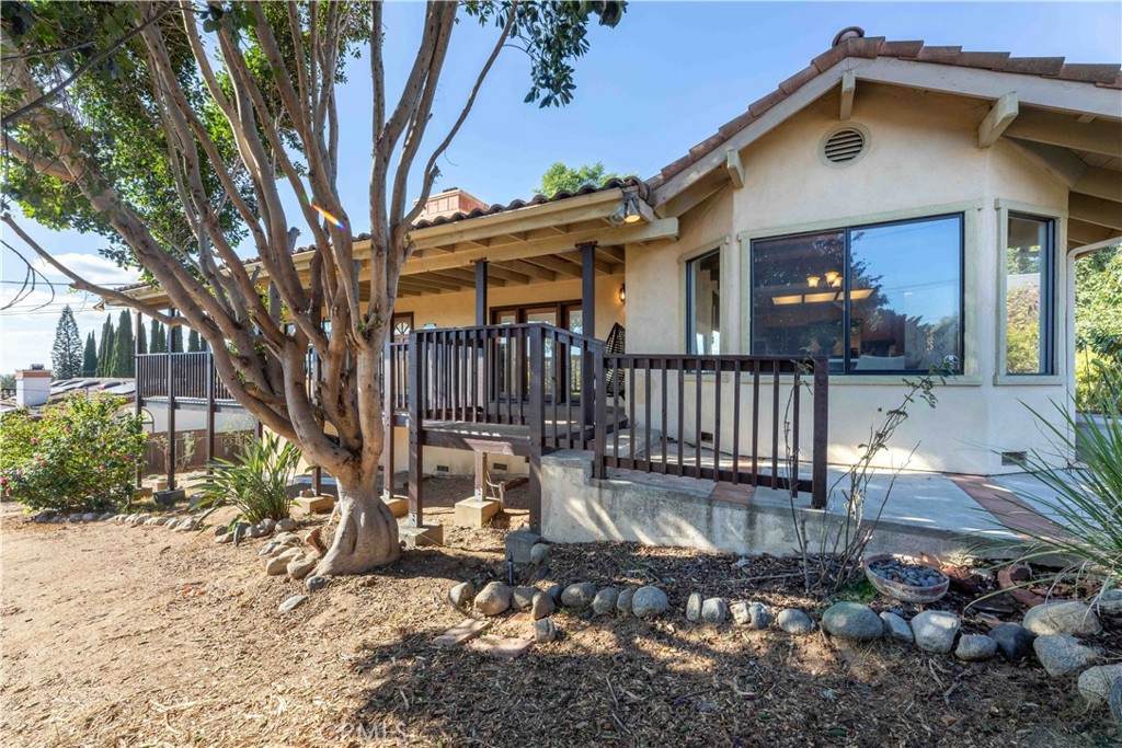 1525 Calavo Road - Photo 1