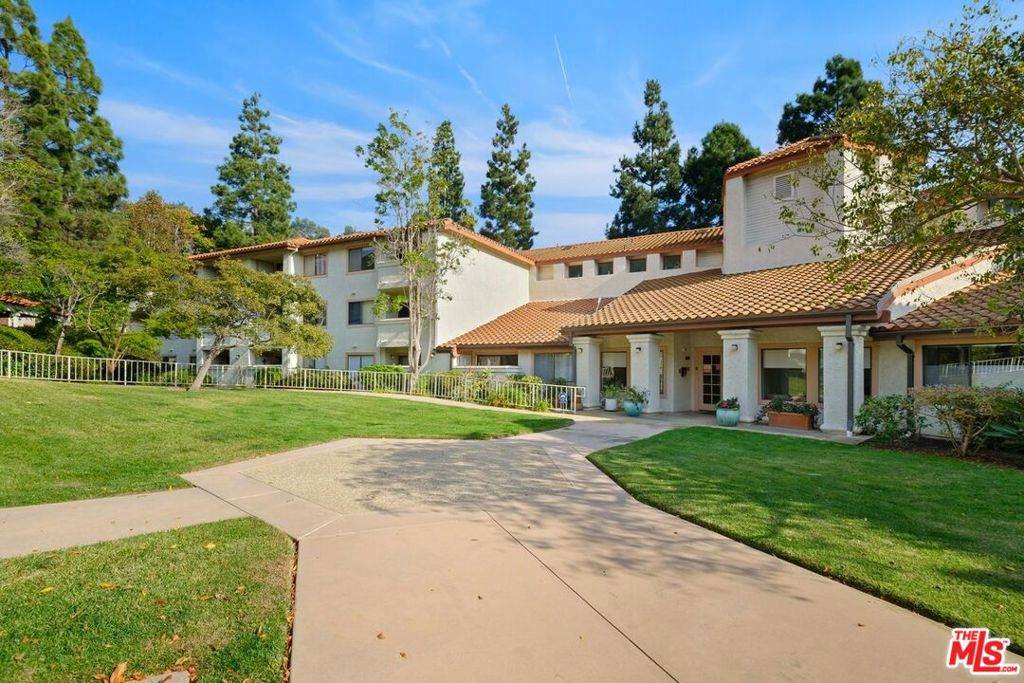 501 Palisades Drive - Photo 1