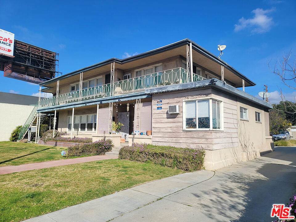 3723 Huntington Drive - Photo 1
