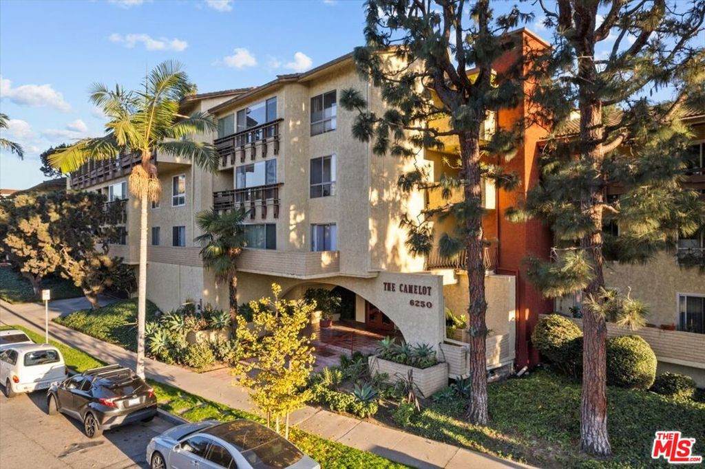 6250 Buckingham - Photo 1