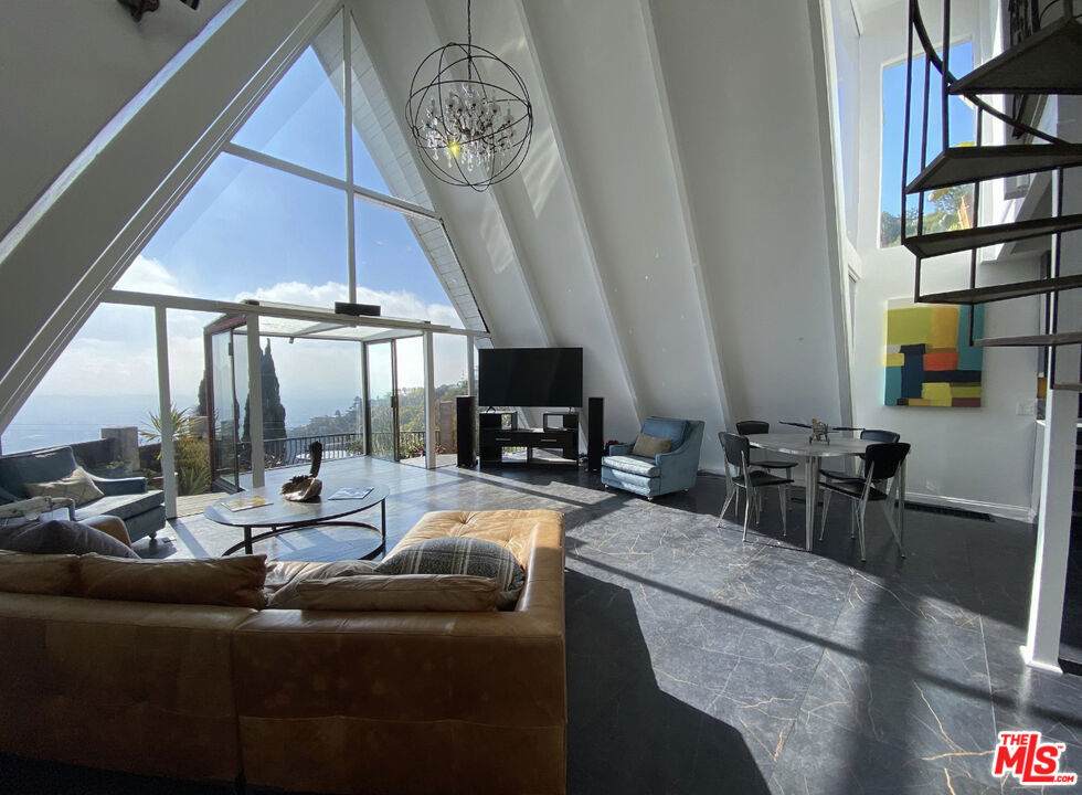 https://bt-photos.global.ssl.fastly.net/socal/orig_boomver_1_373843001-2.jpg