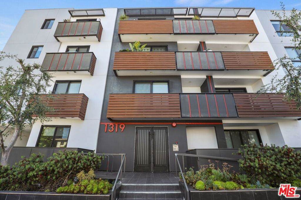 1319 Martel - Photo 1