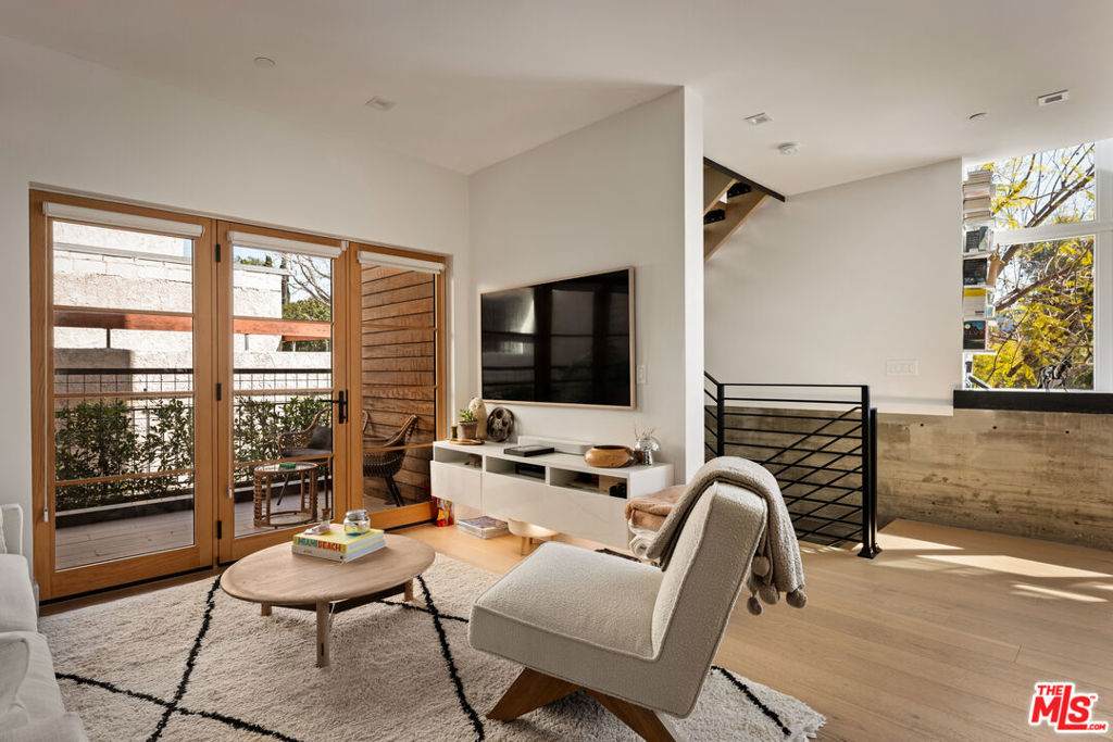 1033 Vista Street - Photo 1
