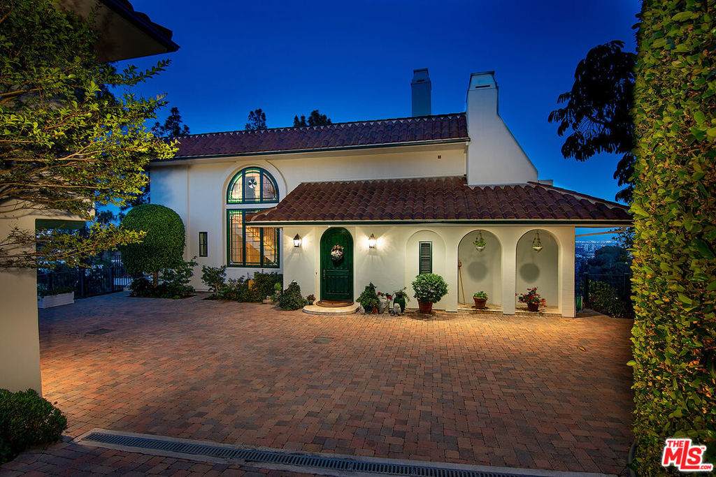 1284 Lago Vista Drive - Photo 1