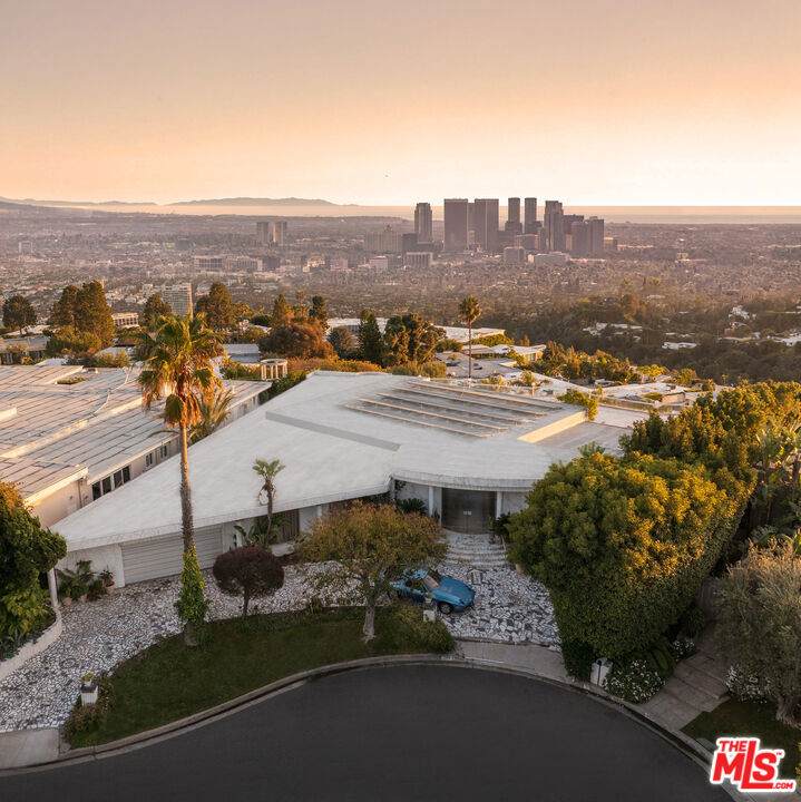 305 Trousdale Place - Photo 1