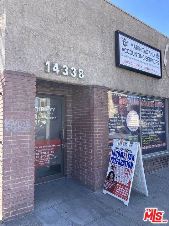 14338 Victory Boulevard - Photo 1